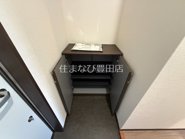 スカイパラスⅢ103の玄関