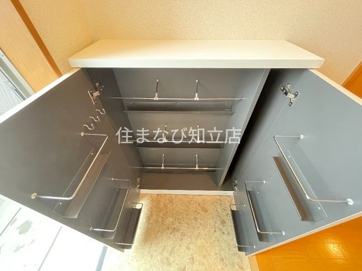 ティーワン日高204の玄関