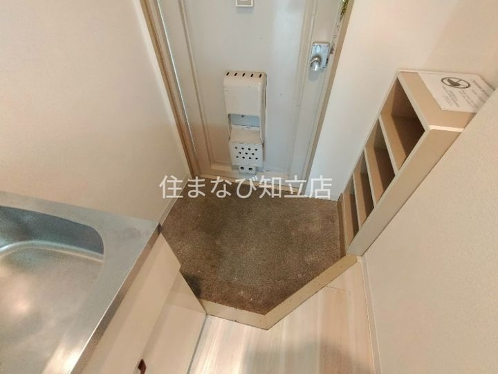 ビラ三秀神明の玄関
