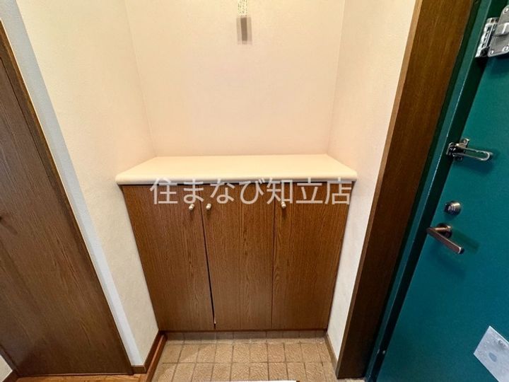 ジャルダン桜町502の玄関