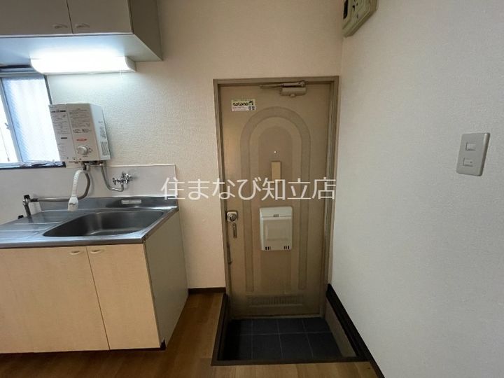 フォーヴル末広B棟の玄関