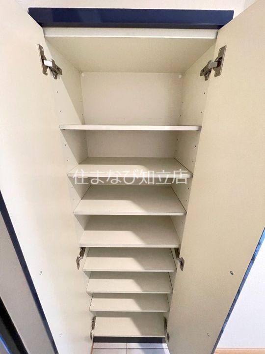 Sun石ナ曽根 N棟の玄関