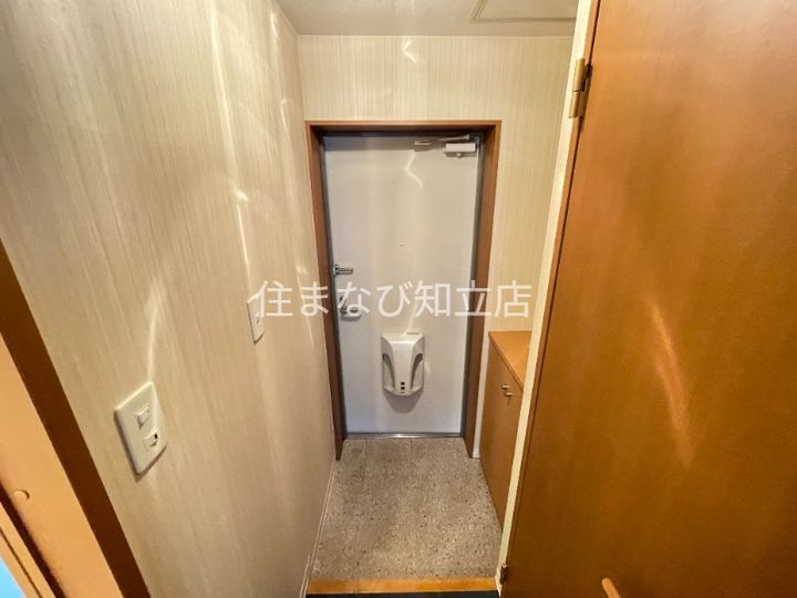 エルガーラ刈谷202の玄関