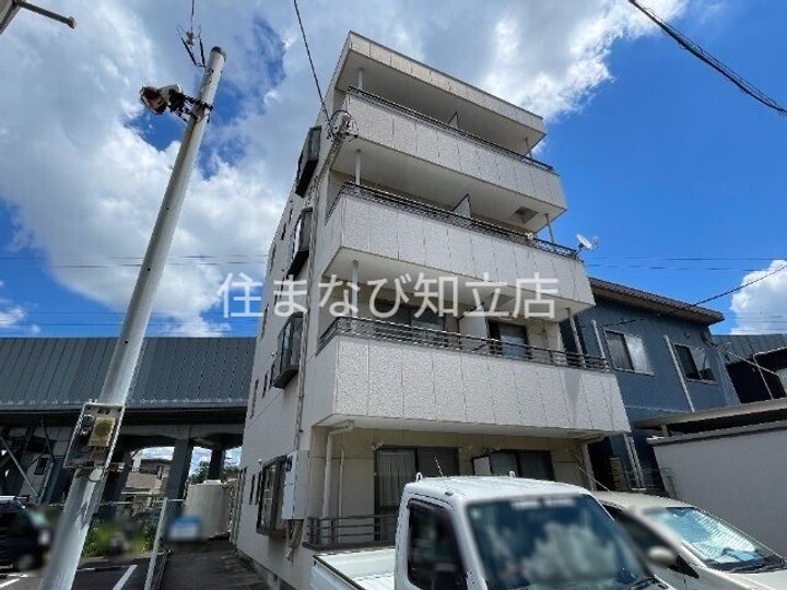 安設ビルの外観