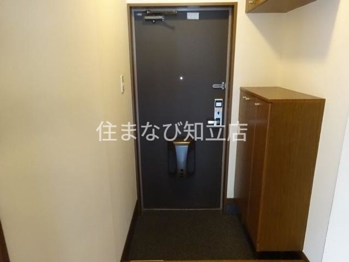 メゾン・ド・エレガンスの玄関