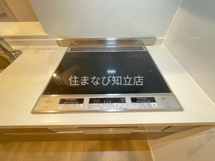 MOANA GRAND RESIDENCE301のキッチン