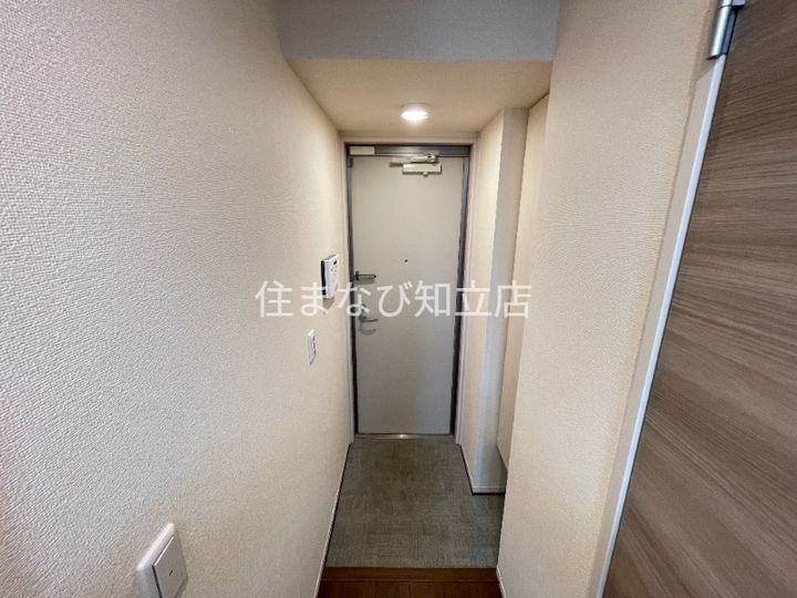 シェノン二本木新町201の玄関