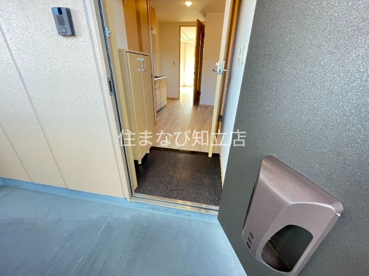 ウイングヒルズながしの二番館の玄関