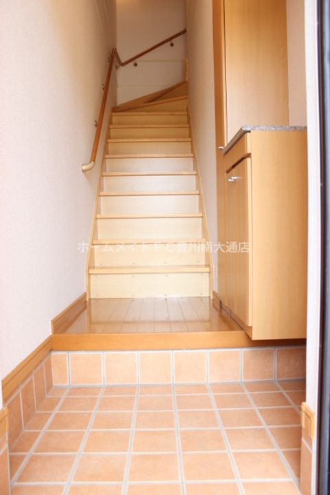 プリムローズBの玄関