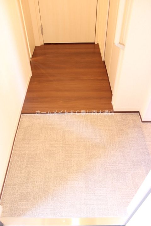 ルミエール Bの玄関