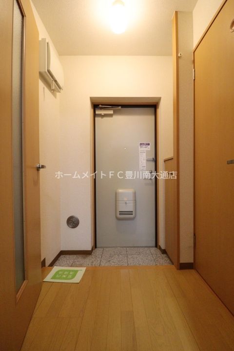 愛知県豊川市美和通2丁目(マンション)の賃貸物件302の玄関