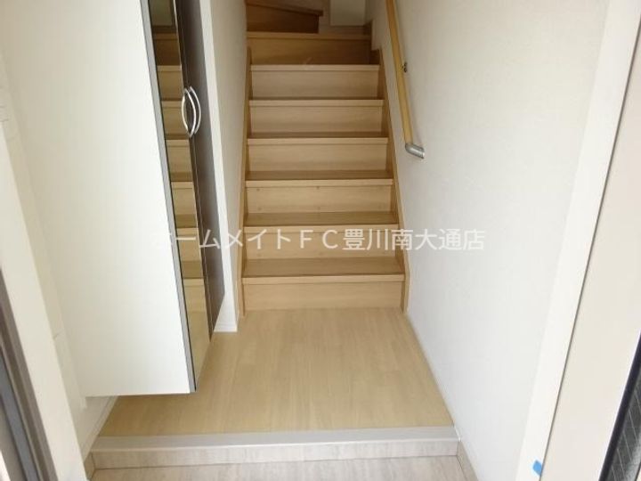 愛知県豊川市白雲町3丁目(アパート)の賃貸物件201の玄関