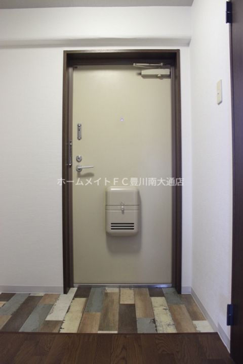 ウイングコート エトワール萩山の玄関