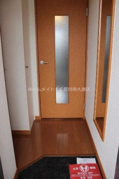 レオパレスプレミール西浦206の玄関