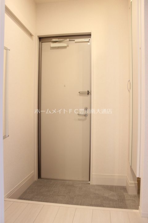 ヴィラ・ロワイヤル 五番館の玄関