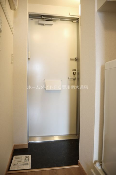 レオパレス新和202の玄関