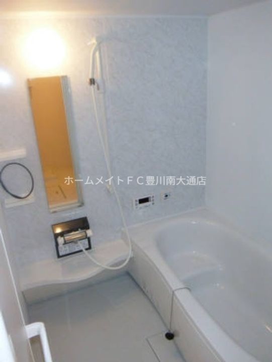 宮前ヒルズ B棟201の風呂