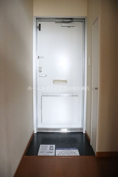 レオパレス麻衣夢206の玄関