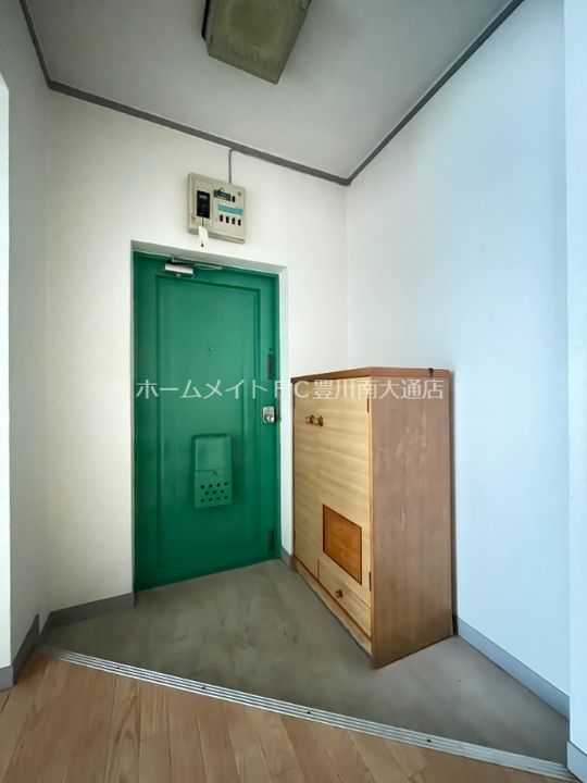 コーポ御作事205の玄関