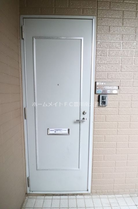 セジュール今斉 A棟の玄関