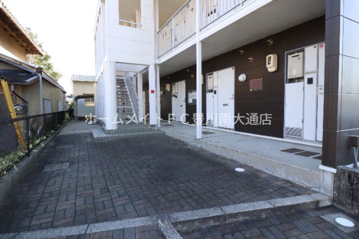 レオパレスR106の玄関