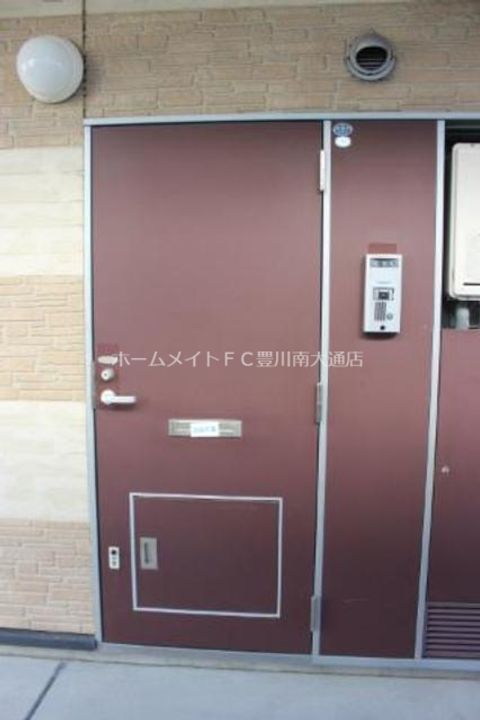 レオパレス上ノ蔵106の玄関