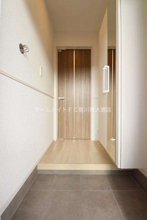 愛知県豊川市平井町東野地(アパート)の賃貸物件の玄関