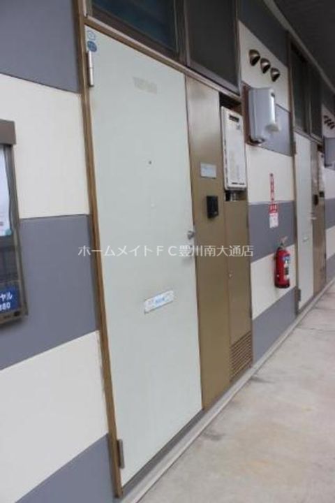 愛知県豊川市西塚町3丁目(アパート)の賃貸物件107の玄関