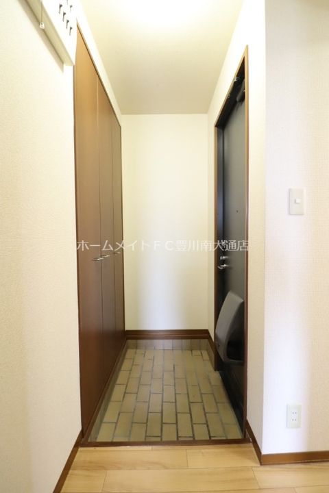 ビューテラス佐野 A棟の玄関