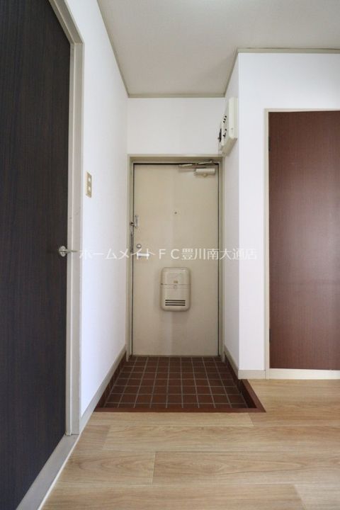 レジデンス西山202の玄関