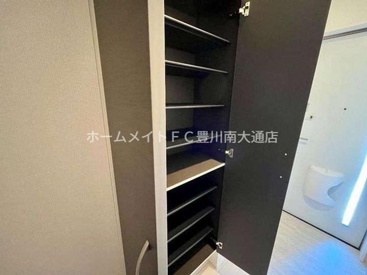 蔵子5丁目新築アパート201の玄関