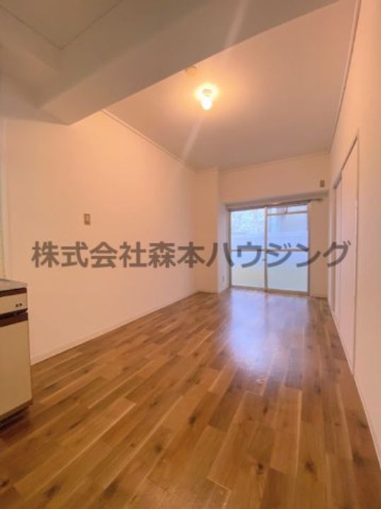 第三東ビル 102の居間