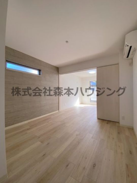 クリエオーレ郡津Ⅱ 101の居間