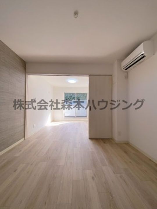 クリエオーレ郡津Ⅱ 101の居間