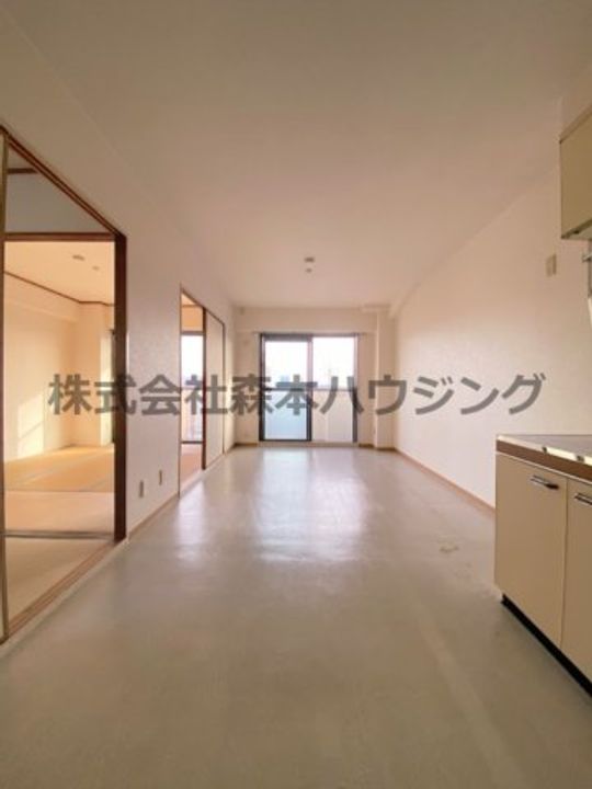 PLUM CITY RESIDENCE NEYAGAWA 403の居間