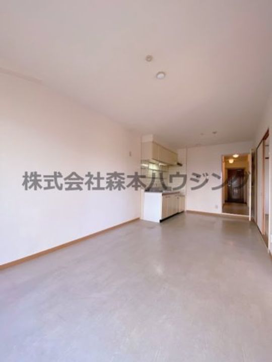 PLUM CITY RESIDENCE NEYAGAWA 403の居間