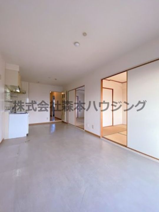 PLUM CITY RESIDENCE NEYAGAWA 403の居間