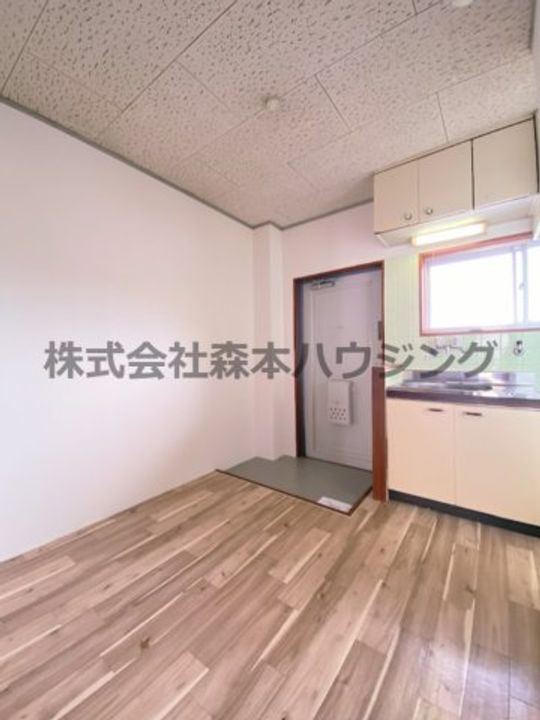 ブルースカイハイツ新森 403の居間
