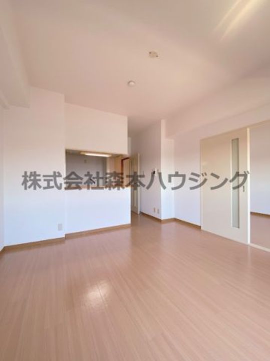 ロイヤルクレスト 305の居間