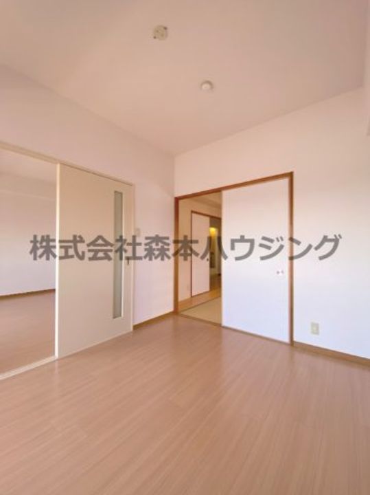 ロイヤルクレスト 305の内装