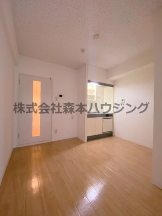 プルミエール大西 218の居間