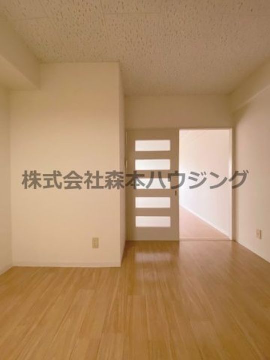 プルミエール大西 218の居間