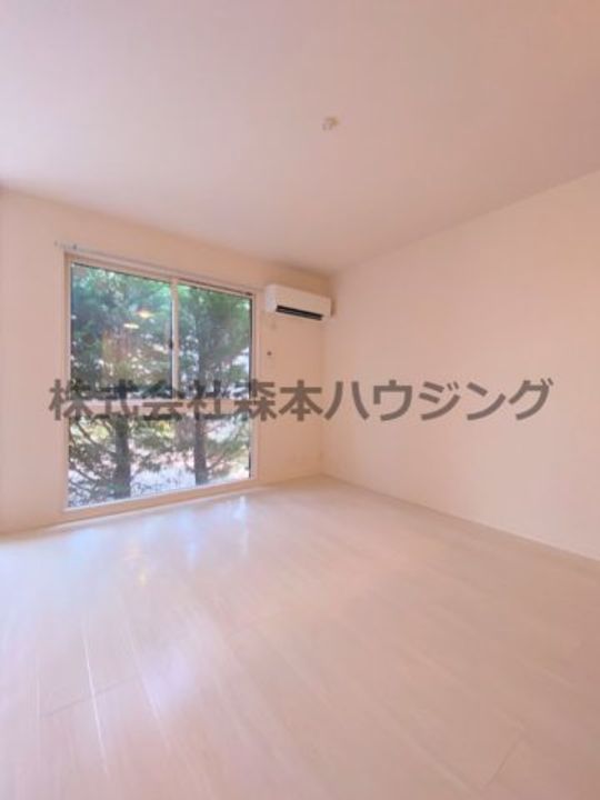 Seon 102の居間