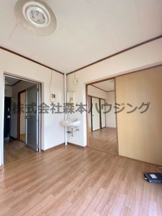 第一山本ハイツ 406の居間