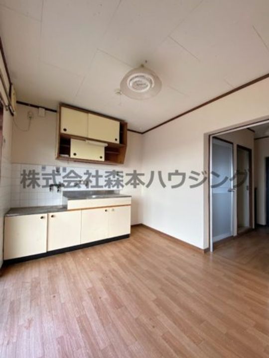 第一山本ハイツ 406の居間