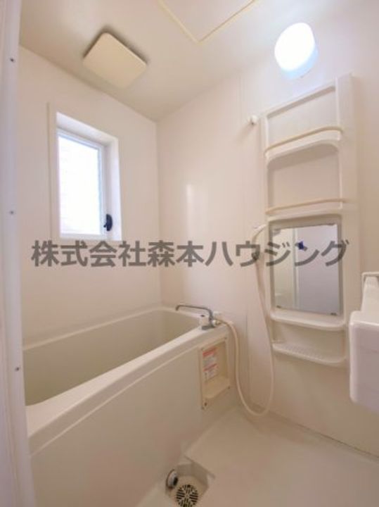 ザハウスオブマダムジュエルC2棟 2Fの風呂