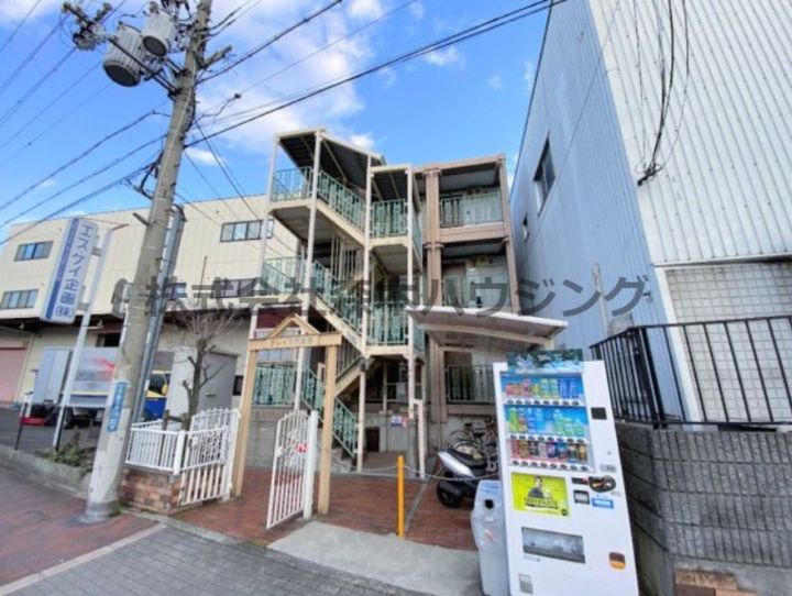 グレイス門真南 303の外観