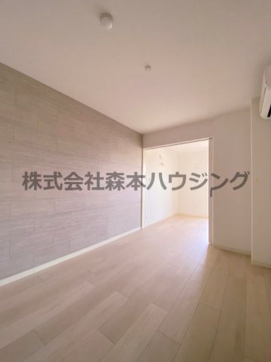 クリエオーレ明和 105の居間