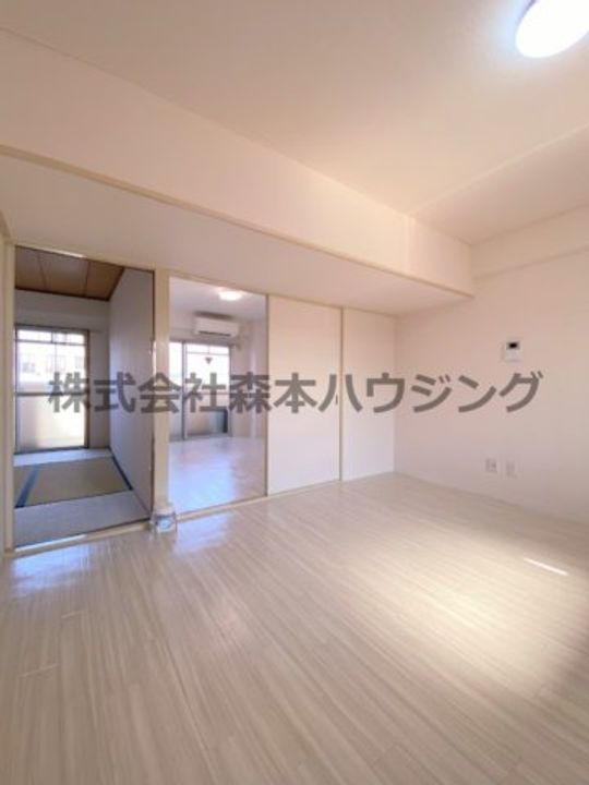 GM藤田町EAST 403の居間