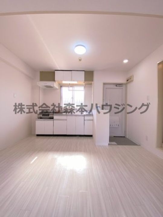 GM藤田町EAST 403の居間